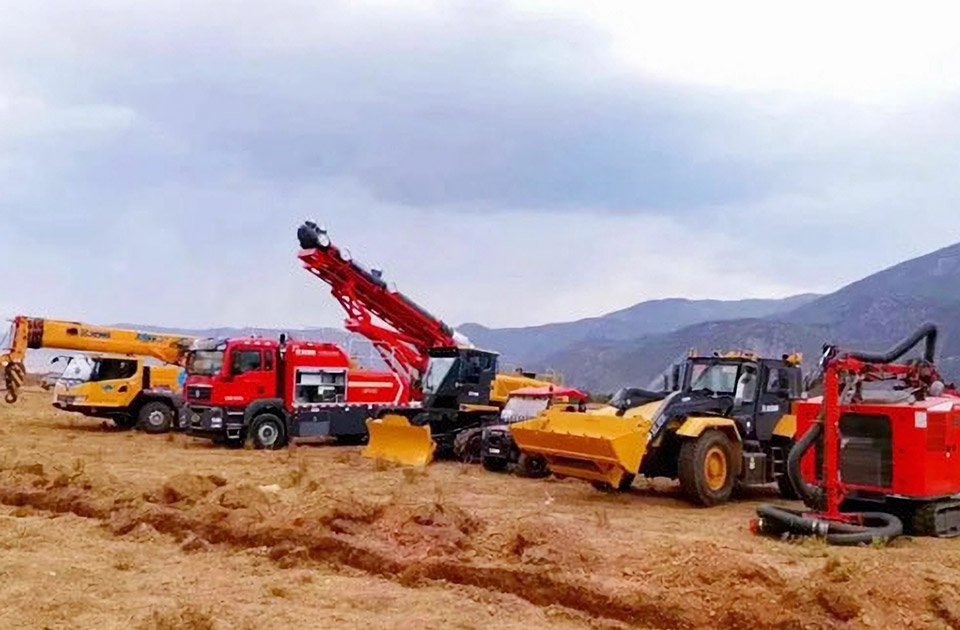 总参与空地联合营救灭火、“孤岛”救援、堰塞湖险情处置等实战演练。