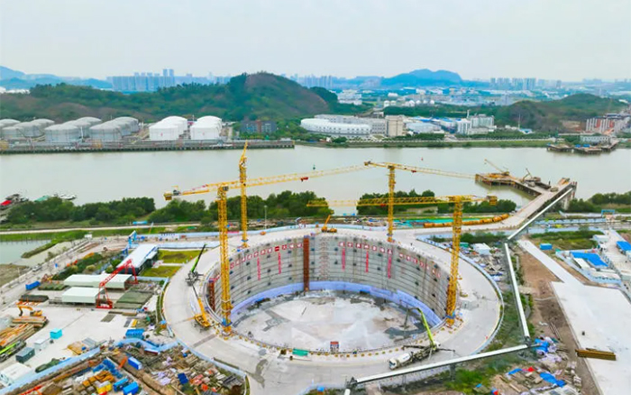 “定海神针”立珠江，总挑起超级工程建设大梁