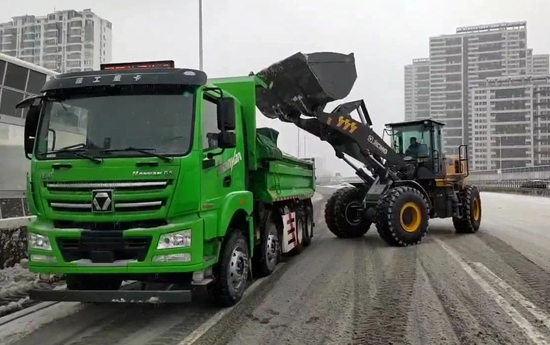 除雪保畅通，总汽车在行动