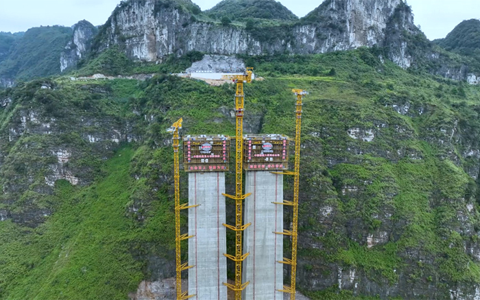 ​塔立山河！总塔机挑战“世界之最”