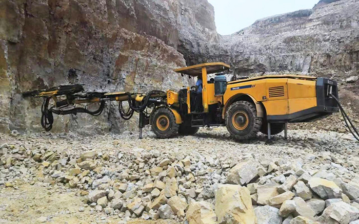 “化水为电”，总凿岩台车提速水电站扩机工程