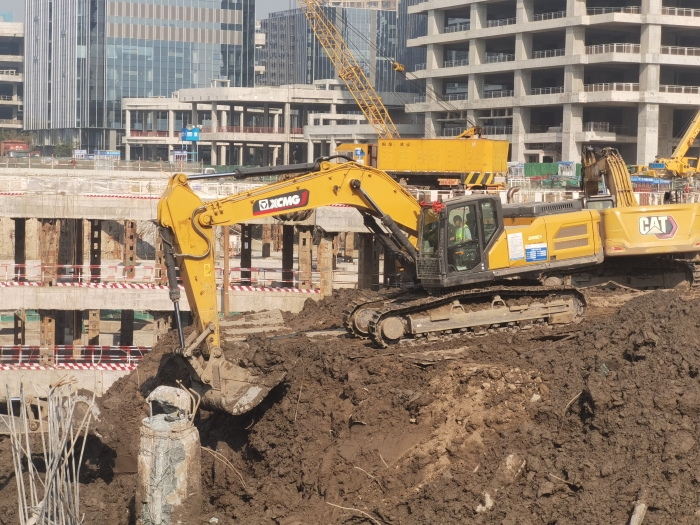 品质+节油+高效！总XE335GK助建亚洲最大地下空间