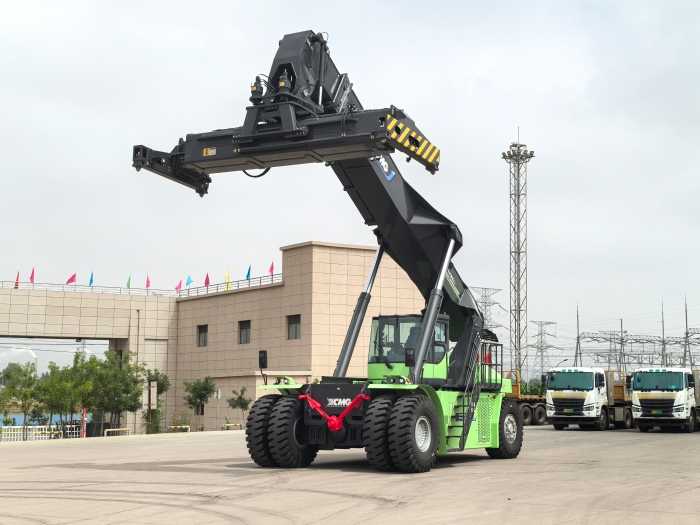 实力交付！总电动正面吊助力绿色“一带一路”