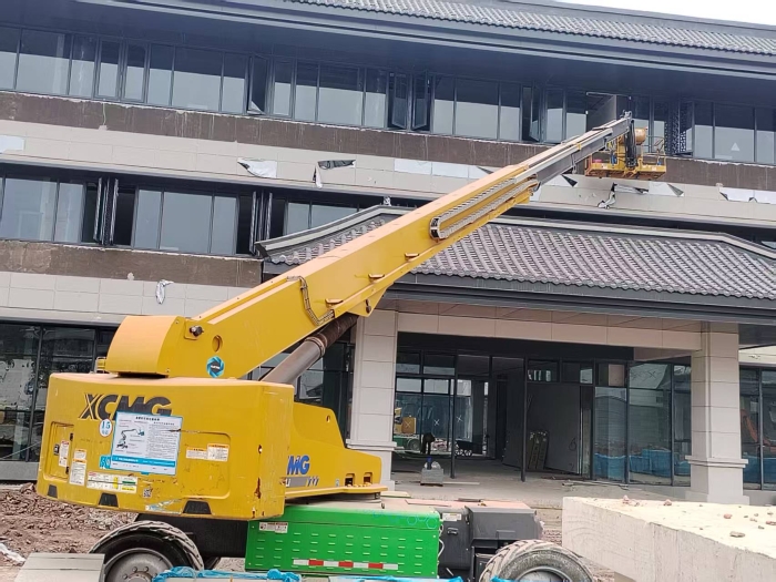 绿色施工进校园，总电动直臂助力广安理工学院新建项目