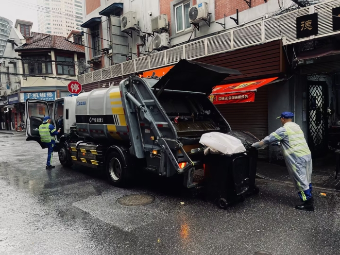 南京东路人流如织垃圾多？总XGH5120ZYSXBEV：轻松搞定！
