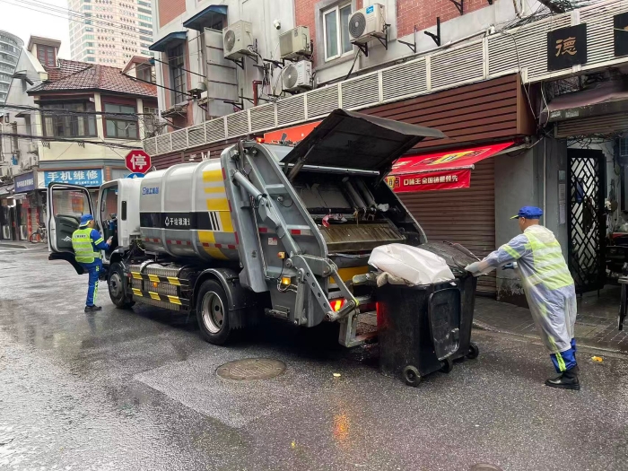 南京东路人流如织垃圾多？总XGH5120ZYSXBEV：轻松搞定！