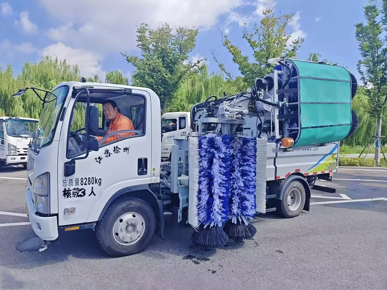 总护栏清洗车：智慧守护徐州经开区的“城市美学”