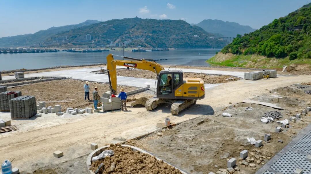 总XE135G挖掘机助力夔门旅游码头建设，以高效节能赢得客户信赖