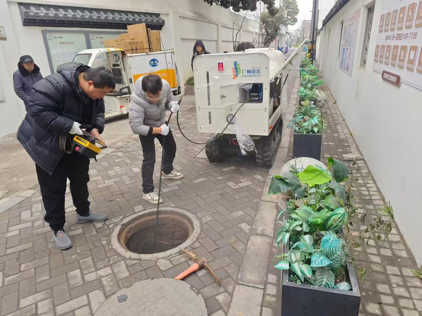 总小型管网设备，成功解决狭窄路段管网中存在的堵塞问题