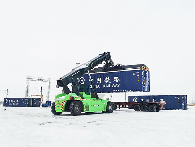 解锁绿色密码，总正面吊赋能西北铁路